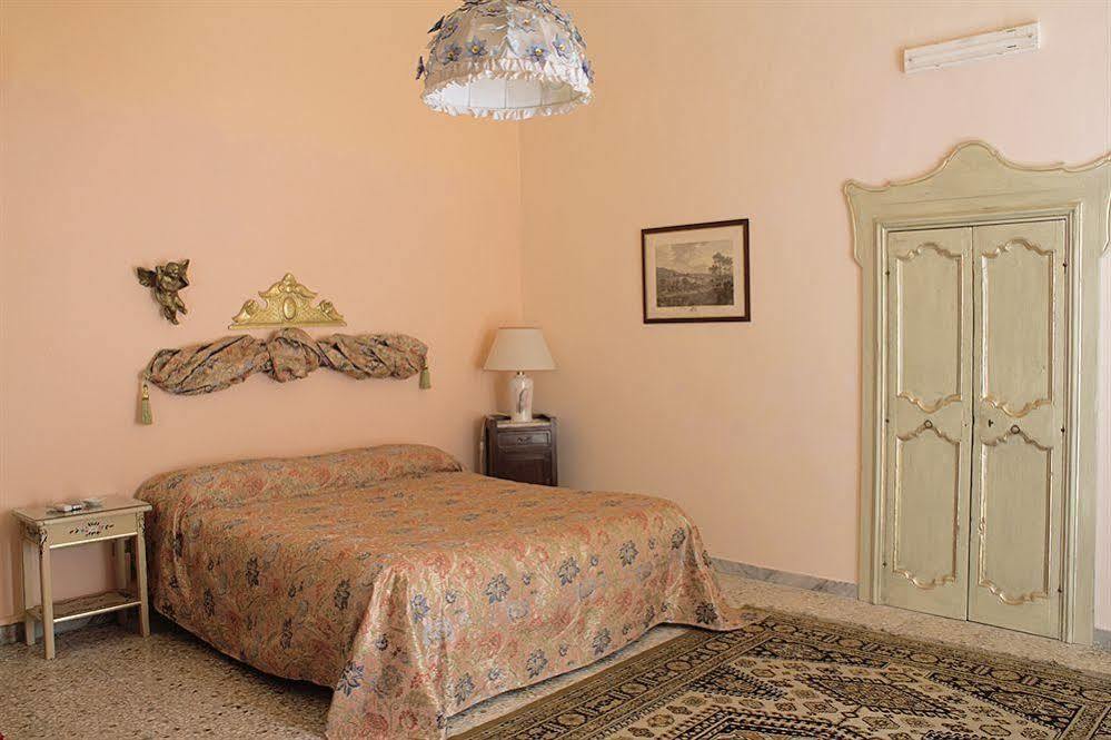 Antica Villa La Viola, Suite With Private Pool Lecce Bagian luar foto
